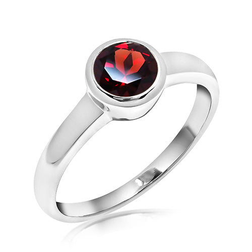 Silver ring with Garnet