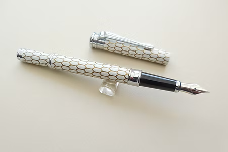Autograph Jackson Pollock White honeycomb Fountain Pen