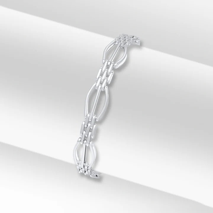 Silver 9mm Handmade Curved Gate Chain bracelet.