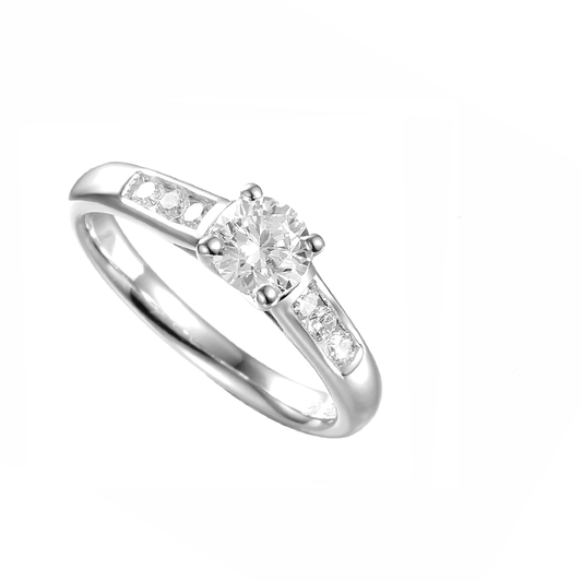 Silver and cubic zirconia 4 claw ring